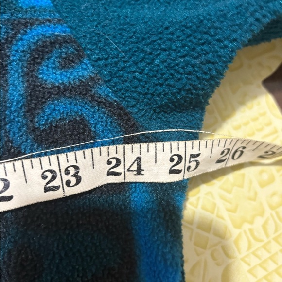 Vintage Blue and Green Zip Up Sweater with Full-Zip Design - Picture 12 of 14